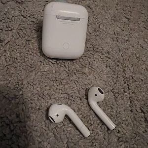 Apple AirPods - 1st Gen